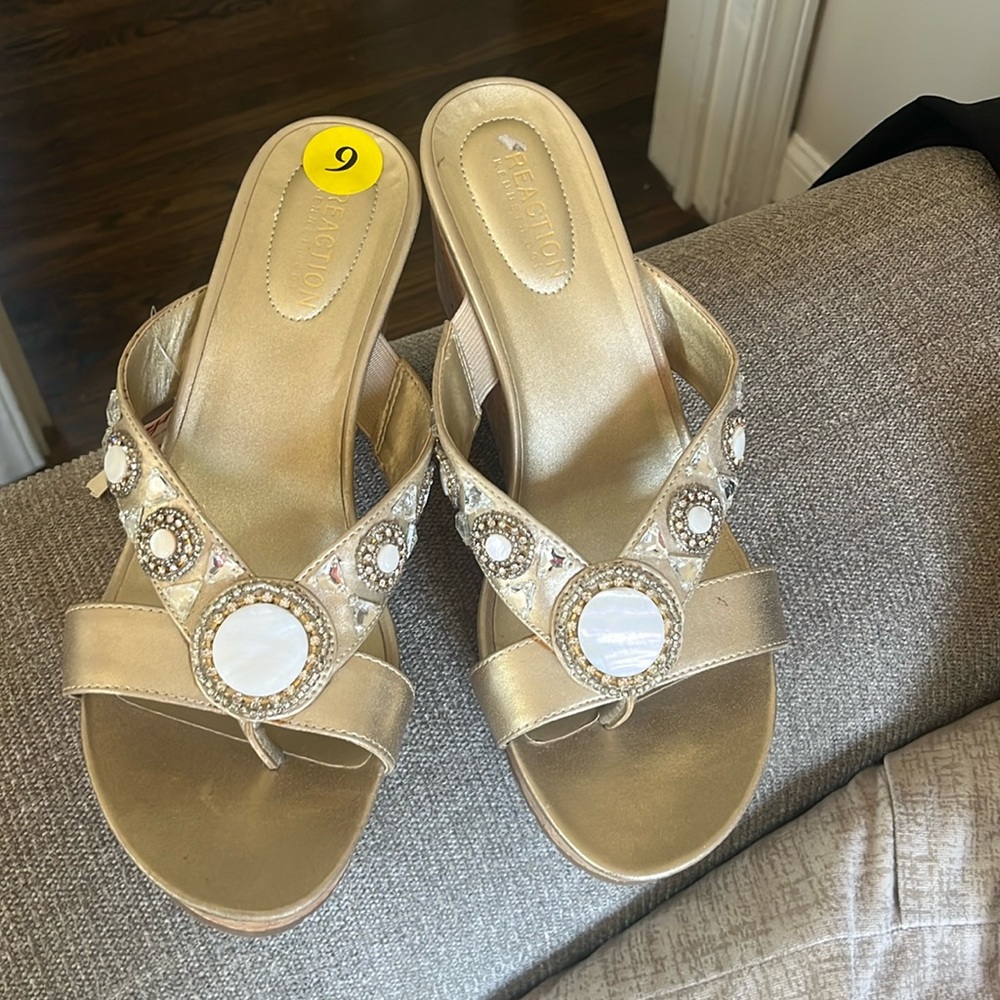 Gold wedges